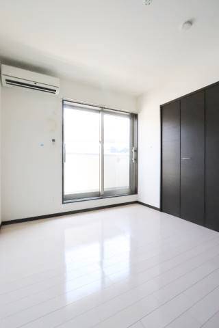 居室・リビング　家具の配置がしやすいリビングですね