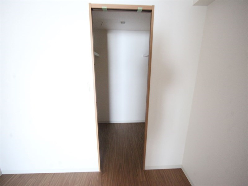 収納　ウォークインクローゼット（収納充実してます）