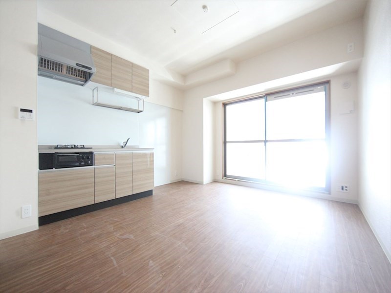 居室・リビング　ＬＤＫ10.1帖　システムキッチン　エアコン完備　バルコニー