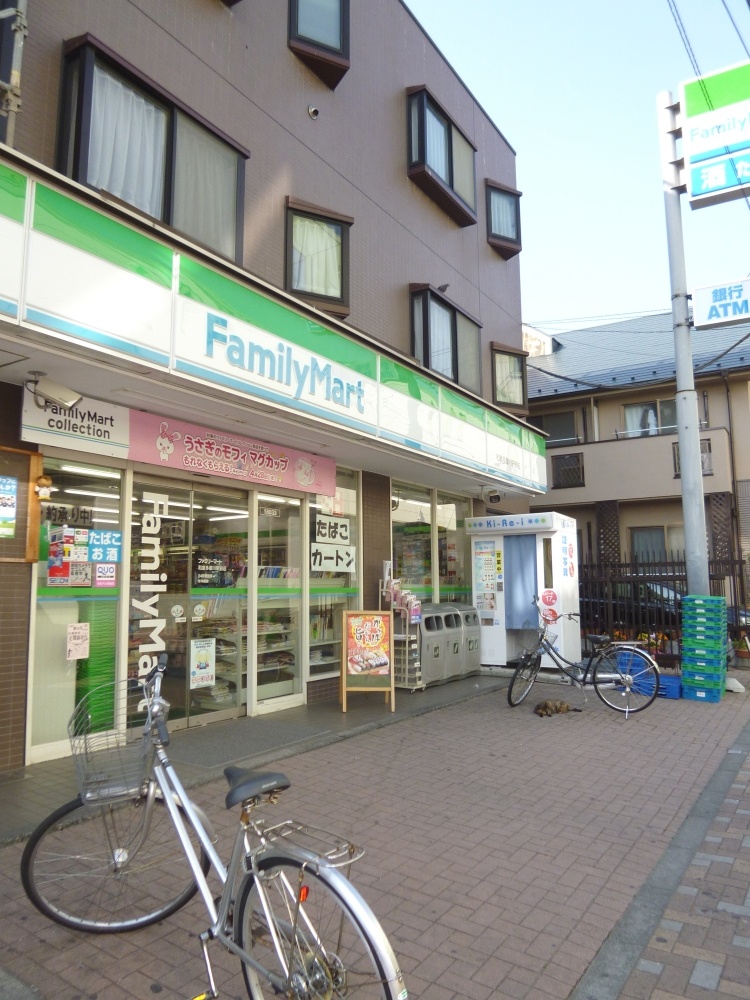 コンビニ　和泉多摩川ファミリーマート（コンビニ）まで300m