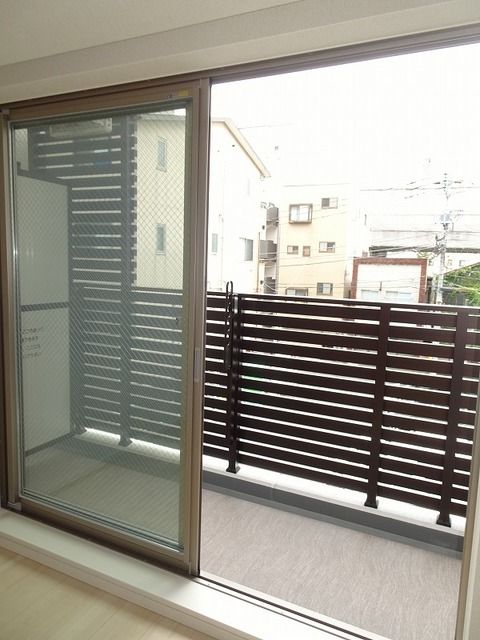 バルコニー　★洗濯物を干すスペース充分に取れます★