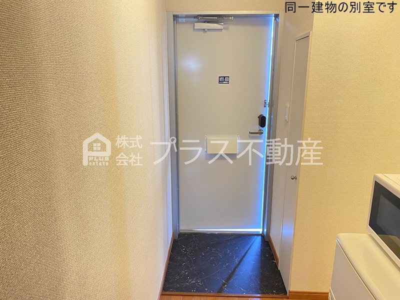 玄関　設備仕様は号室により異なる為、現況を優先致します。