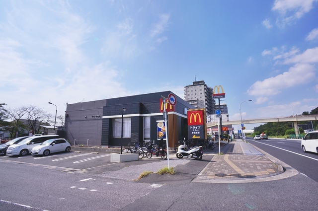 飲食店　マクドナルド14号稲毛店（飲食店）まで231m