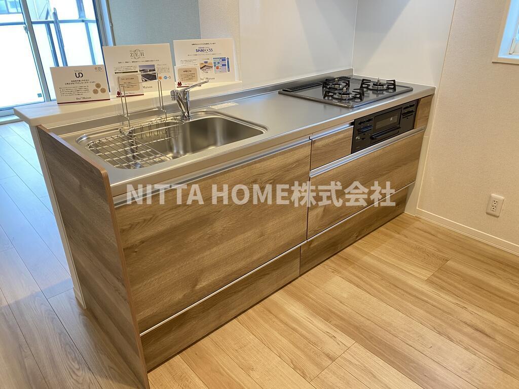 キッチン　３口コンロ付きのシステムキッチンです！