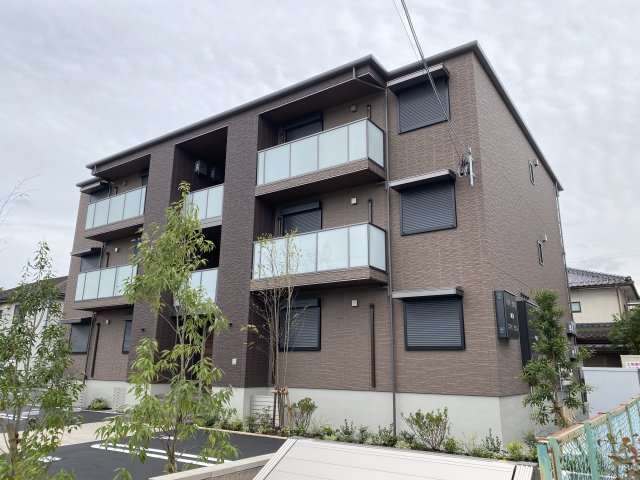 建物外観　オートロック付きの築浅＊防犯カメラ・宅配ＢＯＸ設置済み◎