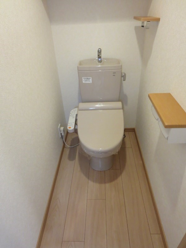 トイレ　※同物件、別部屋になります。