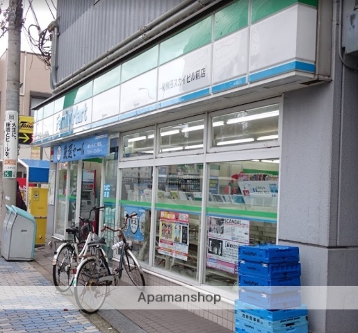 コンビニ　ファミリーマート（コンビニ）まで743m