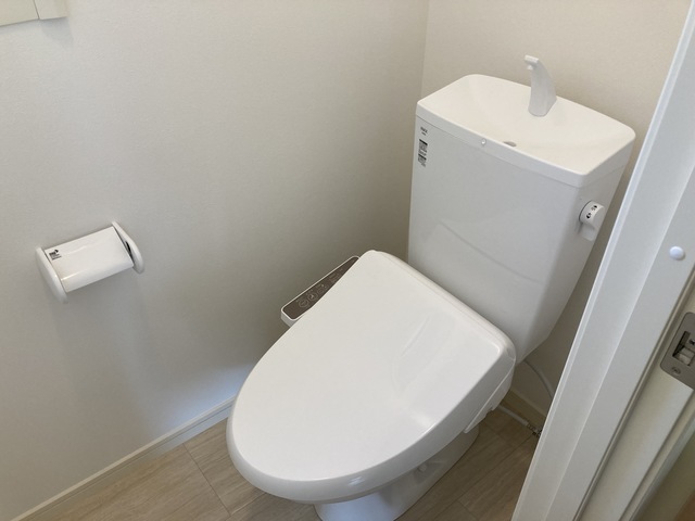 トイレ　落ち着いた色調のトイレです♪