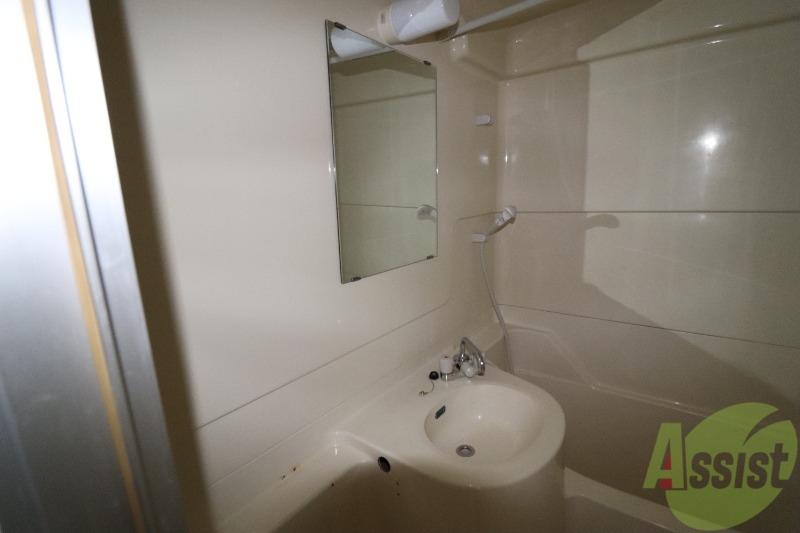 洗面設備　コンパクトな洗面台！