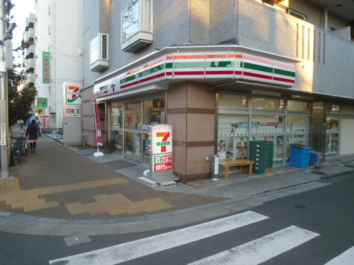 コンビニ　セブンイレブン（コンビニ）まで131m
