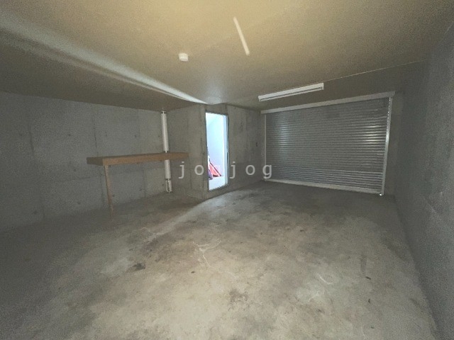 エントランス　車庫