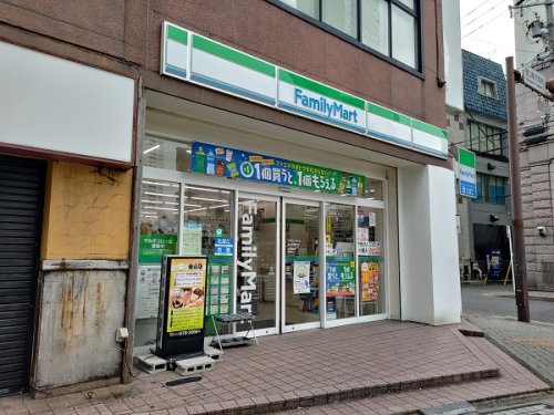 コンビニ　ファミリーマート 金山駅南口店（コンビニ）まで418m