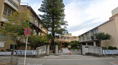 中学校　茨木市立養精中学校（中学校）まで526m