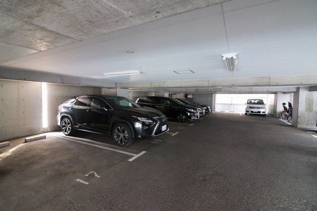 駐車場　駐車場に車を止められます