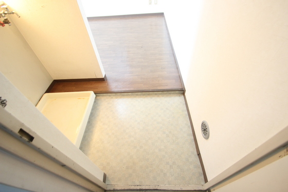 玄関　※別号室の写真です。