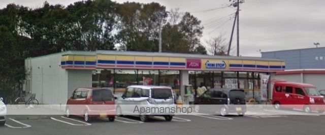 コンビニ　ミニストップ（コンビニ）まで686m