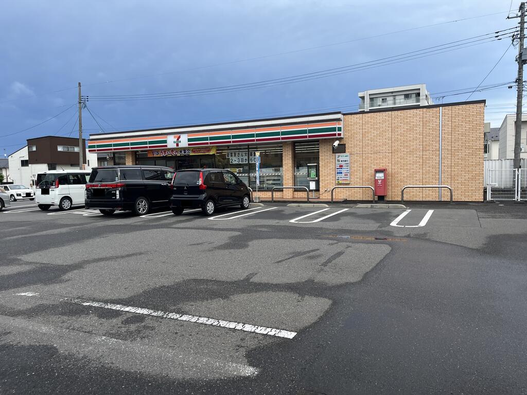 コンビニ　セブンイレブン新白河4丁目店（コンビニ）まで301m