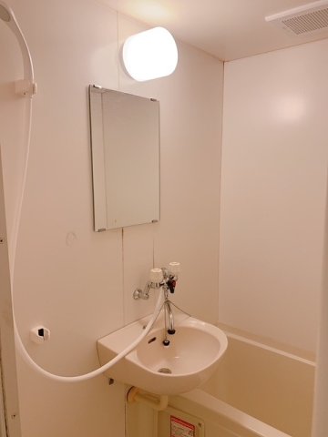 バス・シャワールーム　落ち着いた空間のお風呂です