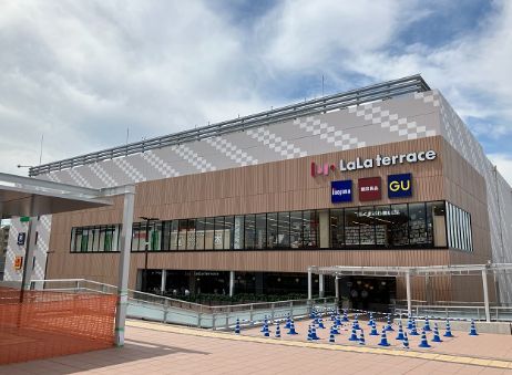 ショッピングセンター　ららテラス北綾瀬（ショッピングセンター）まで913m