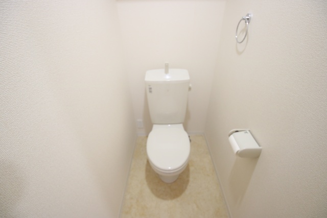 トイレ　※別室の参考写真の為、現況優先です。