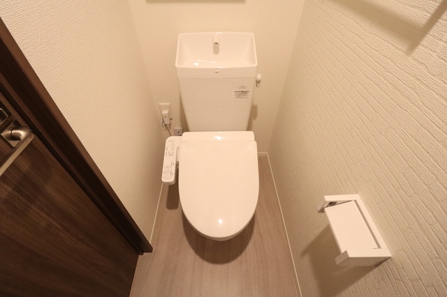 トイレ　温水洗浄暖房便座