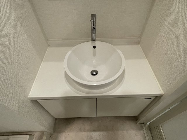 洗面設備　明るい洗面所です