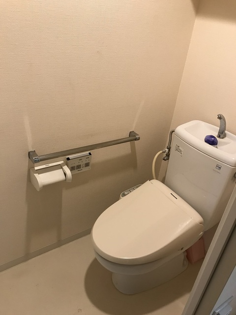 トイレ　温水洗浄便座