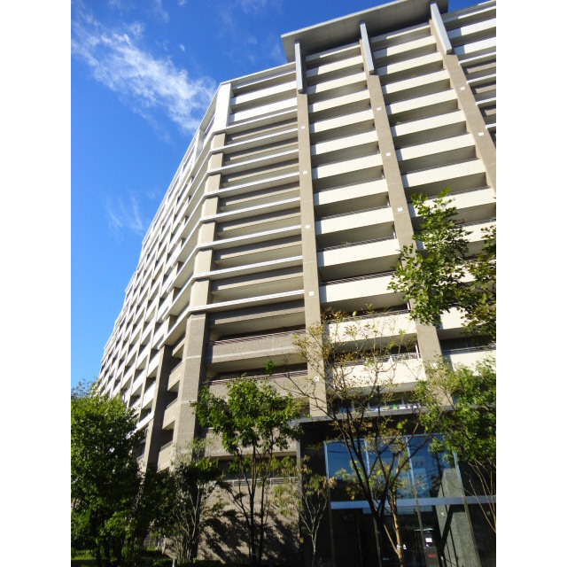 建物外観　ＳＲＣ造（一部ＲＣ造）地下３階付き１５階