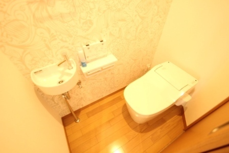 トイレ　※写真は別号室