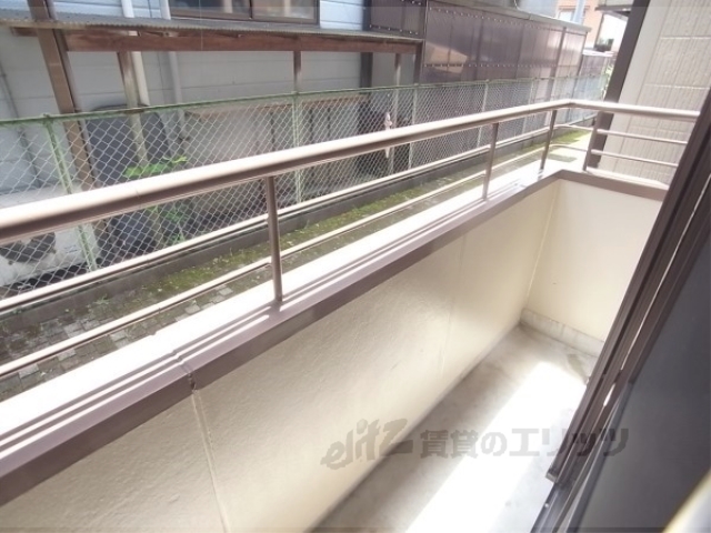 バルコニー　細長いベランダです