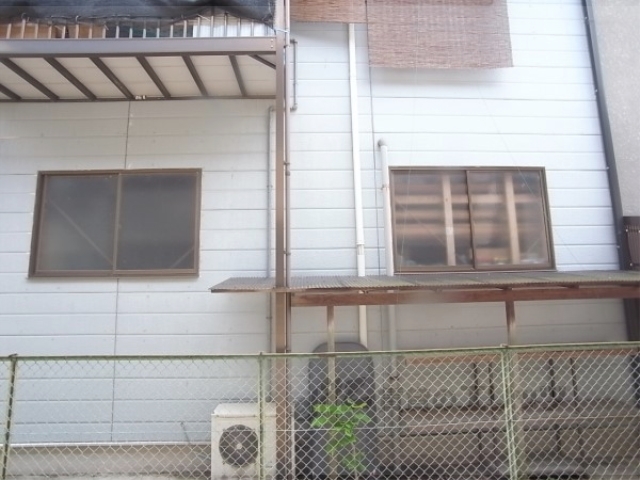 眺望　目の前には建物があります