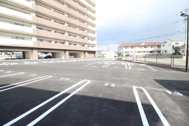 駐車場　敷地内駐車場あり