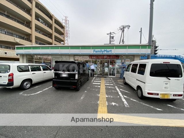 コンビニ　ファミリーマート（コンビニ）まで425m