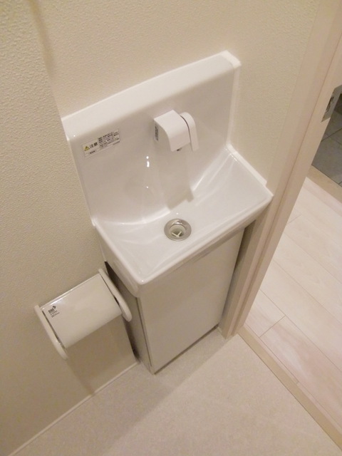 その他設備　トイレにも洗面台