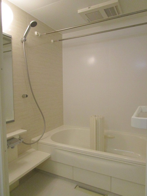 バス・シャワールーム　ゆったりサイズのお風呂
