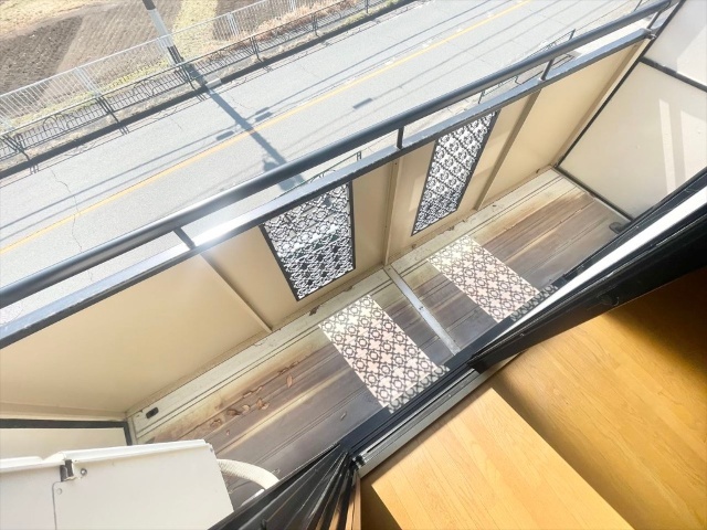 バルコニー　同一建物内２０６号室内装写真転載