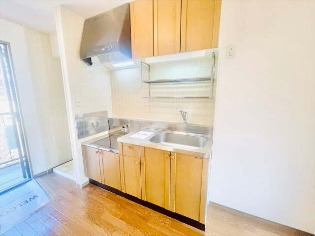 キッチン　同一建物内２０６号室内装写真転載