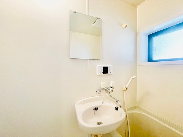 洗面設備　同一建物内２０６号室内装写真転載