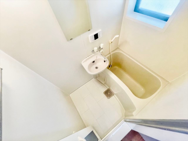 バス・シャワールーム　同一建物内２０６号室内装写真転載