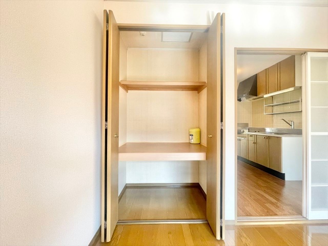 収納　同一建物内２０６号室内装写真転載