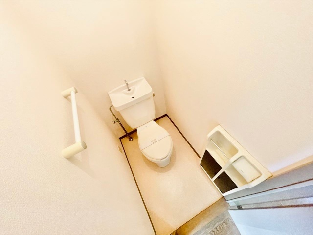 トイレ　同一建物内２０６号室内装写真転載