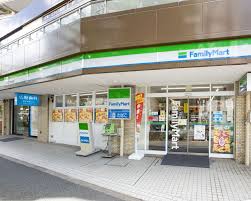 コンビニ　ファミリーマート文京白山駅前店（コンビニ）まで377m