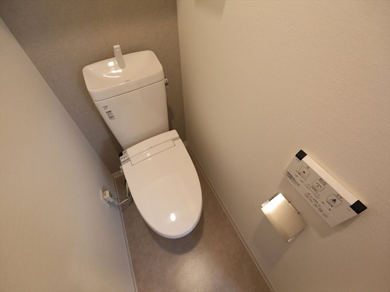 トイレ　温水洗浄暖房便座付トイレ