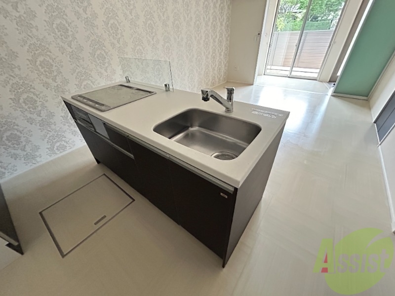 キッチン　ＩＨコンロが設置されています。入居後すぐに使えますね。