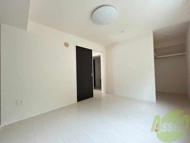 その他部屋・スペース　寝室になりそうな洋室です。シンプルで落ち着きますね。