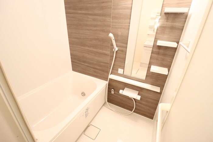 バス・シャワールーム　追い焚き給湯式浴室（浴室換気乾燥機付）