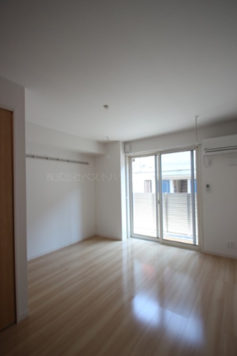 居室・リビング　8.11帖のフローリングのお部屋です♪