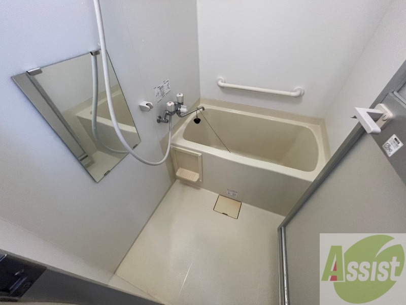 バス・シャワールーム　お風呂になります。一日の疲れを癒してくださいね。