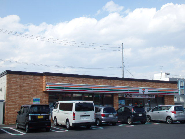 コンビニ　セブンイレブン（コンビニ）まで93m