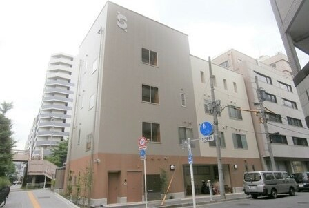 幼稚園・保育園　保育園神田ベアーズ（幼稚園・保育園）まで90m